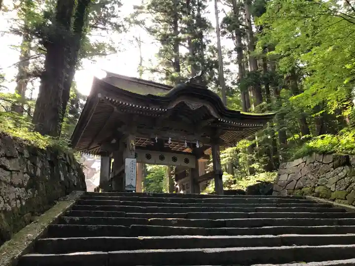 大神山神社奥宮の山門・神門