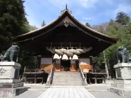 諏訪大社下社秋宮の本殿・本堂