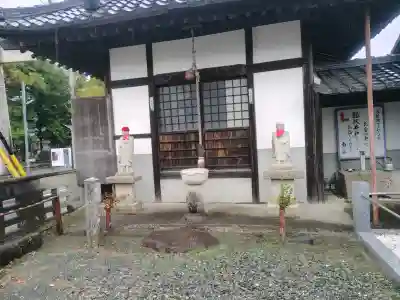 祇園山 徳城寺の{uncategorized: "未分類", other: "その他", undefined: "問題あり", building: "その他建物", grave: "お墓", sacred_gate: "鳥居", guardian: "狛犬", statue: "像", buddha: "仏像", history: "歴史", nature: "自然", garden: "庭園", animal: "動物", pagoda: "塔", temizu: "手水舎", mountain_gate: "山門・神門", sanctuary: "本殿・本堂", subordinate: "末社・摂社", art: "芸術", scenery: "景色", jizo: "地蔵", ema: "絵馬", goshuin: "御朱印", omikuji: "おみくじ", items: "授与品その他", amulet: "お守り", goshuincho: "御朱印帳", eats: "食事", festival: "お祭り", votive_dance: "神楽", shichigosan: "七五三参", wedding: "結婚式", experience: "体験その他", initially: "初詣", around: "周辺", anti_infection: "感染症対策"}