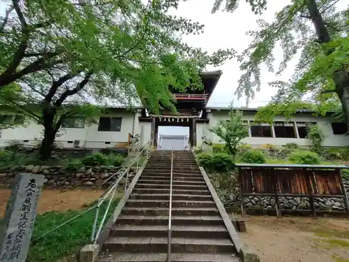 安岡八幡宮の山門