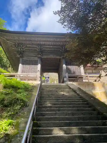 宝珠山 立石寺の山門・神門