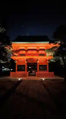 穴八幡宮の山門・神門