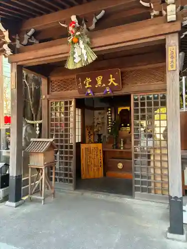 豊川稲荷東京別院の{uncategorized: "未分類", other: "その他", undefined: "問題あり", building: "その他建物", grave: "お墓", sacred_gate: "鳥居", guardian: "狛犬", statue: "像", buddha: "仏像", history: "歴史", nature: "自然", garden: "庭園", animal: "動物", pagoda: "塔", temizu: "手水舎", mountain_gate: "山門・神門", sanctuary: "本殿・本堂", subordinate: "末社・摂社", art: "芸術", scenery: "景色", jizo: "地蔵", ema: "絵馬", goshuin: "御朱印", omikuji: "おみくじ", items: "授与品その他", amulet: "お守り", goshuincho: "御朱印帳", eats: "食事", festival: "お祭り", votive_dance: "神楽", shichigosan: "七五三参", wedding: "結婚式", experience: "体験その他", initially: "初詣", around: "周辺", anti_infection: "感染症対策"}