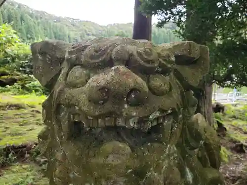 白山神社の狛犬