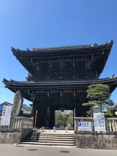 清凉寺の山門