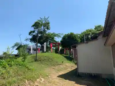 三ッ長サ稲荷のその他建物