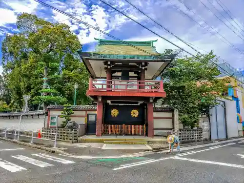 安養寺の山門