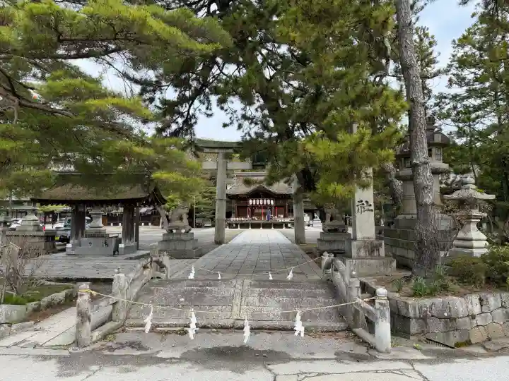 長浜八幡宮の{uncategorized: "未分類", other: "その他", undefined: "問題あり", building: "その他建物", grave: "お墓", sacred_gate: "鳥居", guardian: "狛犬", statue: "像", buddha: "仏像", history: "歴史", nature: "自然", garden: "庭園", animal: "動物", pagoda: "塔", temizu: "手水舎", mountain_gate: "山門・神門", sanctuary: "本殿・本堂", subordinate: "末社・摂社", art: "芸術", scenery: "景色", jizo: "地蔵", ema: "絵馬", goshuin: "御朱印", omikuji: "おみくじ", items: "授与品その他", amulet: "お守り", goshuincho: "御朱印帳", eats: "食事", festival: "お祭り", votive_dance: "神楽", shichigosan: "七五三参", wedding: "結婚式", experience: "体験その他", initially: "初詣", around: "周辺", anti_infection: "感染症対策"}