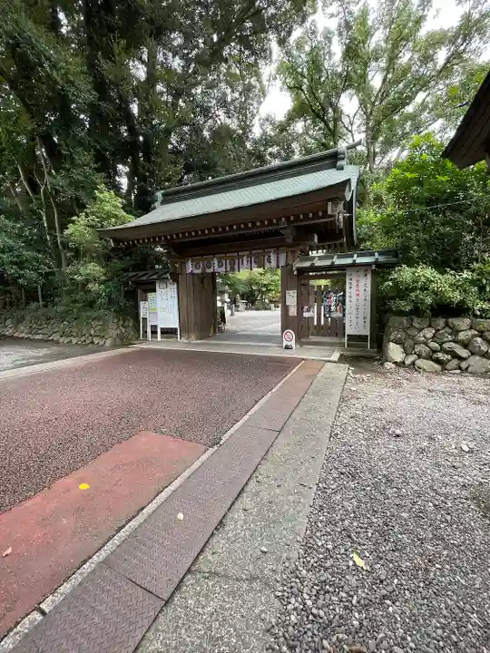 砥鹿神社(里宮)の山門・神門