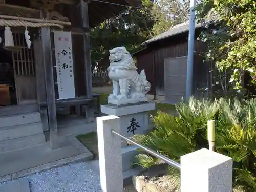 年毛神社の狛犬