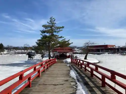 猿賀神社の{uncategorized: "未分類", other: "その他", undefined: "問題あり", building: "その他建物", grave: "お墓", sacred_gate: "鳥居", guardian: "狛犬", statue: "像", buddha: "仏像", history: "歴史", nature: "自然", garden: "庭園", animal: "動物", pagoda: "塔", temizu: "手水舎", mountain_gate: "山門・神門", sanctuary: "本殿・本堂", subordinate: "末社・摂社", art: "芸術", scenery: "景色", jizo: "地蔵", ema: "絵馬", goshuin: "御朱印", omikuji: "おみくじ", items: "授与品その他", amulet: "お守り", goshuincho: "御朱印帳", eats: "食事", festival: "お祭り", votive_dance: "神楽", shichigosan: "七五三参", wedding: "結婚式", experience: "体験その他", initially: "初詣", around: "周辺", anti_infection: "感染症対策"}