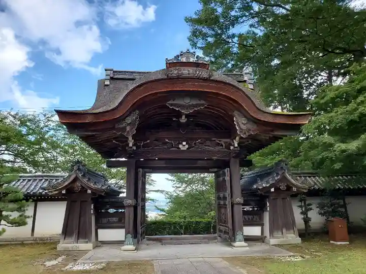 西教寺の山門・神門
