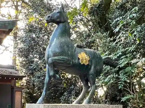 高岡市護国神社の像