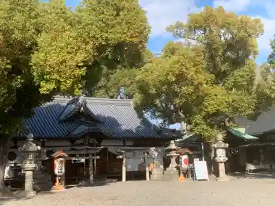 泉穴師神社の{uncategorized: "未分類", other: "その他", undefined: "問題あり", building: "その他建物", grave: "お墓", sacred_gate: "鳥居", guardian: "狛犬", statue: "像", buddha: "仏像", history: "歴史", nature: "自然", garden: "庭園", animal: "動物", pagoda: "塔", temizu: "手水舎", mountain_gate: "山門・神門", sanctuary: "本殿・本堂", subordinate: "末社・摂社", art: "芸術", scenery: "景色", jizo: "地蔵", ema: "絵馬", goshuin: "御朱印", omikuji: "おみくじ", items: "授与品その他", amulet: "お守り", goshuincho: "御朱印帳", eats: "食事", festival: "お祭り", votive_dance: "神楽", shichigosan: "七五三参", wedding: "結婚式", experience: "体験その他", initially: "初詣", around: "周辺", anti_infection: "感染症対策"}
