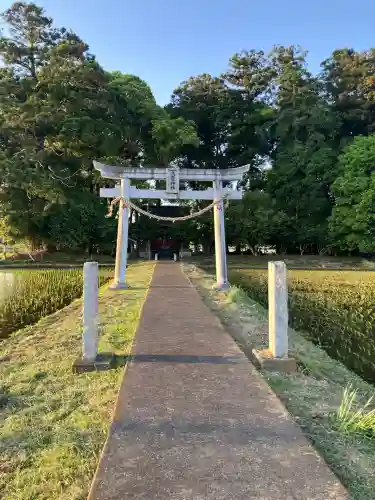 大谷高龗神社の{uncategorized: "未分類", other: "その他", undefined: "問題あり", building: "その他建物", grave: "お墓", sacred_gate: "鳥居", guardian: "狛犬", statue: "像", buddha: "仏像", history: "歴史", nature: "自然", garden: "庭園", animal: "動物", pagoda: "塔", temizu: "手水舎", mountain_gate: "山門・神門", sanctuary: "本殿・本堂", subordinate: "末社・摂社", art: "芸術", scenery: "景色", jizo: "地蔵", ema: "絵馬", goshuin: "御朱印", omikuji: "おみくじ", items: "授与品その他", amulet: "お守り", goshuincho: "御朱印帳", eats: "食事", festival: "お祭り", votive_dance: "神楽", shichigosan: "七五三参", wedding: "結婚式", experience: "体験その他", initially: "初詣", around: "周辺", anti_infection: "感染症対策"}