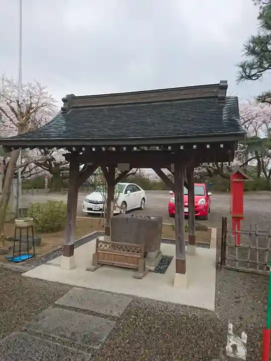 尾曳稲荷神社の手水舎