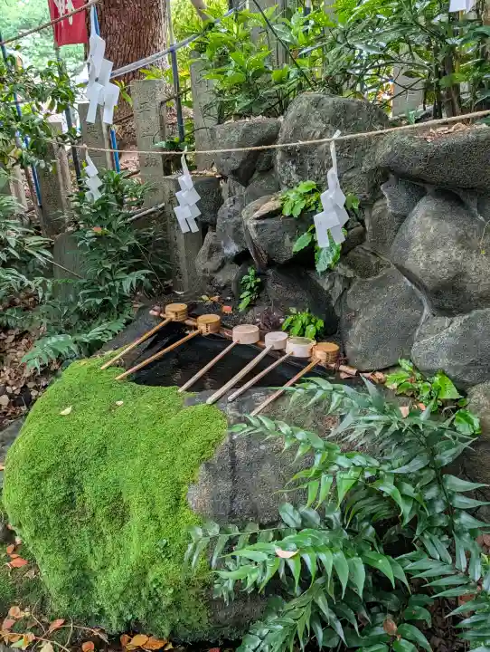 産湯稲荷神社の{uncategorized: "未分類", other: "その他", undefined: "問題あり", building: "その他建物", grave: "お墓", sacred_gate: "鳥居", guardian: "狛犬", statue: "像", buddha: "仏像", history: "歴史", nature: "自然", garden: "庭園", animal: "動物", pagoda: "塔", temizu: "手水舎", mountain_gate: "山門・神門", sanctuary: "本殿・本堂", subordinate: "末社・摂社", art: "芸術", scenery: "景色", jizo: "地蔵", ema: "絵馬", goshuin: "御朱印", omikuji: "おみくじ", items: "授与品その他", amulet: "お守り", goshuincho: "御朱印帳", eats: "食事", festival: "お祭り", votive_dance: "神楽", shichigosan: "七五三参", wedding: "結婚式", experience: "体験その他", initially: "初詣", around: "周辺", anti_infection: "感染症対策"}