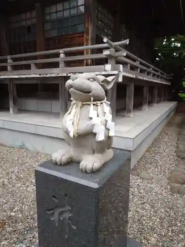 湯倉神社の像