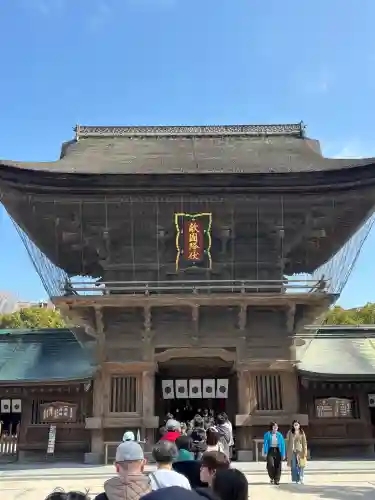筥崎宮の{uncategorized: "未分類", other: "その他", undefined: "問題あり", building: "その他建物", grave: "お墓", sacred_gate: "鳥居", guardian: "狛犬", statue: "像", buddha: "仏像", history: "歴史", nature: "自然", garden: "庭園", animal: "動物", pagoda: "塔", temizu: "手水舎", mountain_gate: "山門・神門", sanctuary: "本殿・本堂", subordinate: "末社・摂社", art: "芸術", scenery: "景色", jizo: "地蔵", ema: "絵馬", goshuin: "御朱印", omikuji: "おみくじ", items: "授与品その他", amulet: "お守り", goshuincho: "御朱印帳", eats: "食事", festival: "お祭り", votive_dance: "神楽", shichigosan: "七五三参", wedding: "結婚式", experience: "体験その他", initially: "初詣", around: "周辺", anti_infection: "感染症対策"}