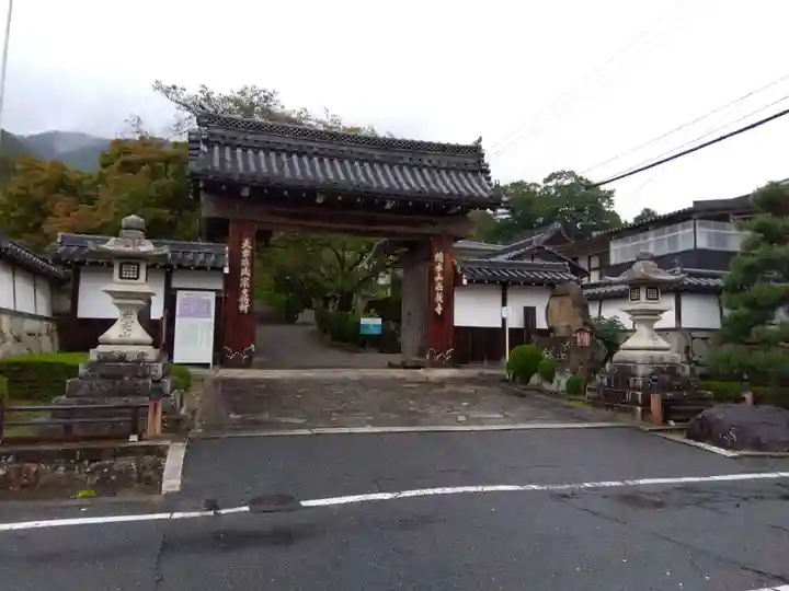 西教寺の山門・神門