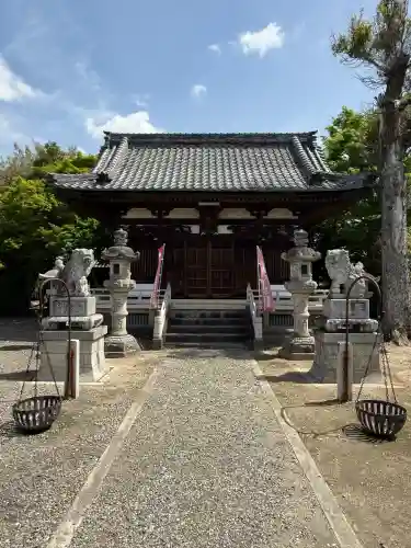 天竹神社の{uncategorized: "未分類", other: "その他", undefined: "問題あり", building: "その他建物", grave: "お墓", sacred_gate: "鳥居", guardian: "狛犬", statue: "像", buddha: "仏像", history: "歴史", nature: "自然", garden: "庭園", animal: "動物", pagoda: "塔", temizu: "手水舎", mountain_gate: "山門・神門", sanctuary: "本殿・本堂", subordinate: "末社・摂社", art: "芸術", scenery: "景色", jizo: "地蔵", ema: "絵馬", goshuin: "御朱印", omikuji: "おみくじ", items: "授与品その他", amulet: "お守り", goshuincho: "御朱印帳", eats: "食事", festival: "お祭り", votive_dance: "神楽", shichigosan: "七五三参", wedding: "結婚式", experience: "体験その他", initially: "初詣", around: "周辺", anti_infection: "感染症対策"}