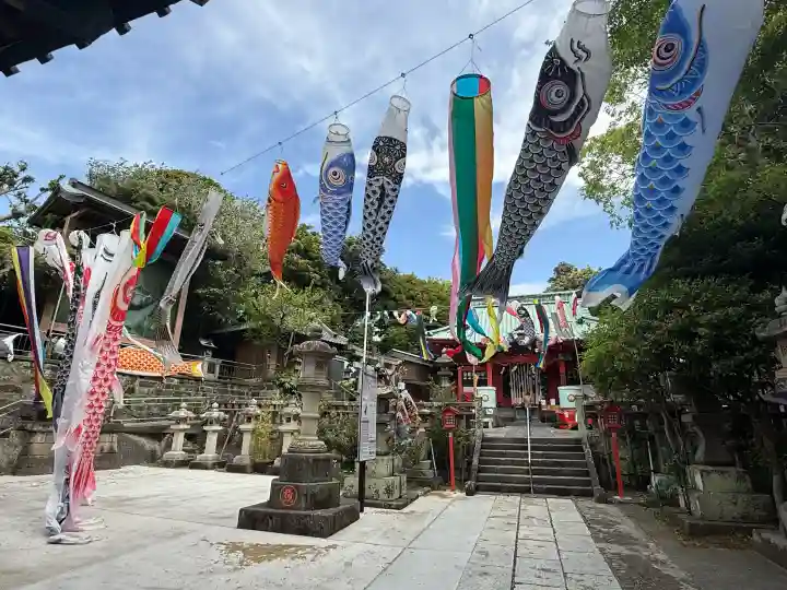 海南神社の{uncategorized: "未分類", other: "その他", undefined: "問題あり", building: "その他建物", grave: "お墓", sacred_gate: "鳥居", guardian: "狛犬", statue: "像", buddha: "仏像", history: "歴史", nature: "自然", garden: "庭園", animal: "動物", pagoda: "塔", temizu: "手水舎", mountain_gate: "山門・神門", sanctuary: "本殿・本堂", subordinate: "末社・摂社", art: "芸術", scenery: "景色", jizo: "地蔵", ema: "絵馬", goshuin: "御朱印", omikuji: "おみくじ", items: "授与品その他", amulet: "お守り", goshuincho: "御朱印帳", eats: "食事", festival: "お祭り", votive_dance: "神楽", shichigosan: "七五三参", wedding: "結婚式", experience: "体験その他", initially: "初詣", around: "周辺", anti_infection: "感染症対策"}