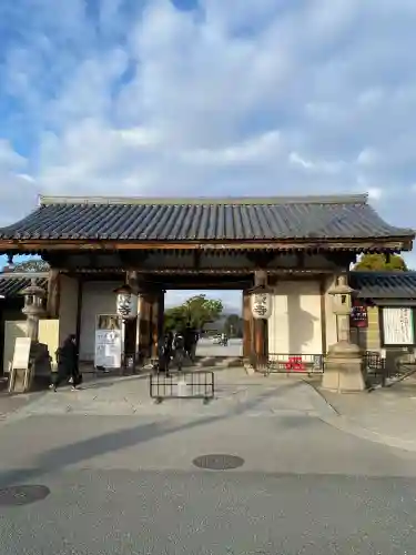 東寺（教王護国寺）の{uncategorized: "未分類", other: "その他", undefined: "問題あり", building: "その他建物", grave: "お墓", sacred_gate: "鳥居", guardian: "狛犬", statue: "像", buddha: "仏像", history: "歴史", nature: "自然", garden: "庭園", animal: "動物", pagoda: "塔", temizu: "手水舎", mountain_gate: "山門・神門", sanctuary: "本殿・本堂", subordinate: "末社・摂社", art: "芸術", scenery: "景色", jizo: "地蔵", ema: "絵馬", goshuin: "御朱印", omikuji: "おみくじ", items: "授与品その他", amulet: "お守り", goshuincho: "御朱印帳", eats: "食事", festival: "お祭り", votive_dance: "神楽", shichigosan: "七五三参", wedding: "結婚式", experience: "体験その他", initially: "初詣", around: "周辺", anti_infection: "感染症対策"}