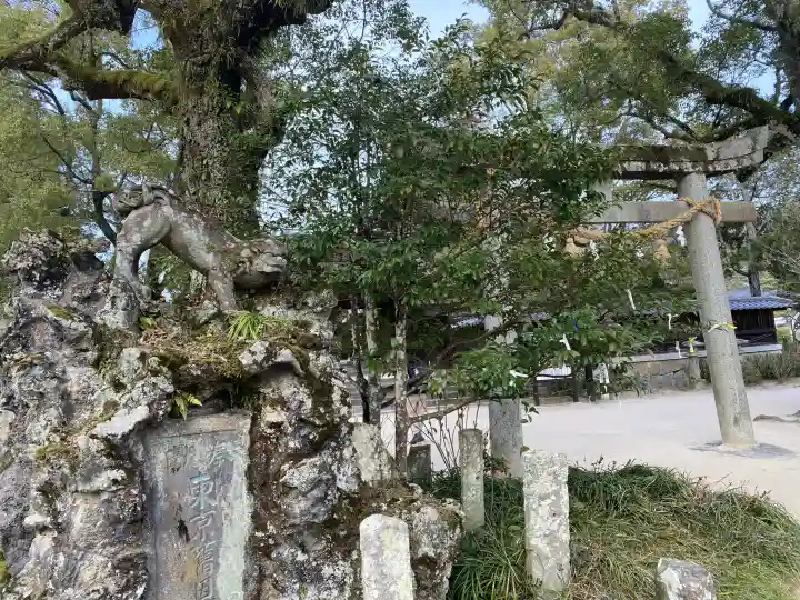 吉香神社の{uncategorized: "未分類", other: "その他", undefined: "問題あり", building: "その他建物", grave: "お墓", sacred_gate: "鳥居", guardian: "狛犬", statue: "像", buddha: "仏像", history: "歴史", nature: "自然", garden: "庭園", animal: "動物", pagoda: "塔", temizu: "手水舎", mountain_gate: "山門・神門", sanctuary: "本殿・本堂", subordinate: "末社・摂社", art: "芸術", scenery: "景色", jizo: "地蔵", ema: "絵馬", goshuin: "御朱印", omikuji: "おみくじ", items: "授与品その他", amulet: "お守り", goshuincho: "御朱印帳", eats: "食事", festival: "お祭り", votive_dance: "神楽", shichigosan: "七五三参", wedding: "結婚式", experience: "体験その他", initially: "初詣", around: "周辺", anti_infection: "感染症対策"}