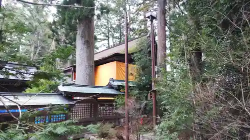 雄山神社前立社壇の本殿