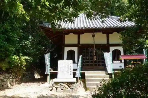 安岡寺の本殿