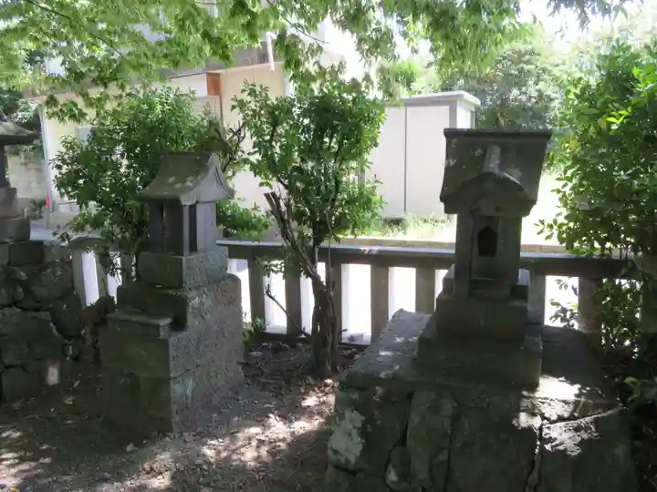 巨摩八幡宮の末社・摂社