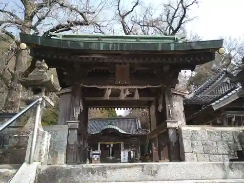 綾部八幡神社の{uncategorized: "未分類", other: "その他", undefined: "問題あり", building: "その他建物", grave: "お墓", sacred_gate: "鳥居", guardian: "狛犬", statue: "像", buddha: "仏像", history: "歴史", nature: "自然", garden: "庭園", animal: "動物", pagoda: "塔", temizu: "手水舎", mountain_gate: "山門・神門", sanctuary: "本殿・本堂", subordinate: "末社・摂社", art: "芸術", scenery: "景色", jizo: "地蔵", ema: "絵馬", goshuin: "御朱印", omikuji: "おみくじ", items: "授与品その他", amulet: "お守り", goshuincho: "御朱印帳", eats: "食事", festival: "お祭り", votive_dance: "神楽", shichigosan: "七五三参", wedding: "結婚式", experience: "体験その他", initially: "初詣", around: "周辺", anti_infection: "感染症対策"}