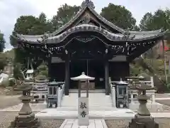 護国之寺の本殿