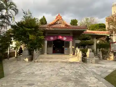 識名宮の本殿・本堂