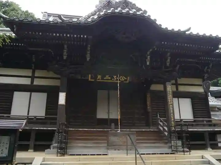 三寳寺の本殿・本堂