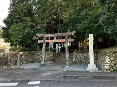 草薙神社の{uncategorized: "未分類", other: "その他", undefined: "問題あり", building: "その他建物", grave: "お墓", sacred_gate: "鳥居", guardian: "狛犬", statue: "像", buddha: "仏像", history: "歴史", nature: "自然", garden: "庭園", animal: "動物", pagoda: "塔", temizu: "手水舎", mountain_gate: "山門・神門", sanctuary: "本殿・本堂", subordinate: "末社・摂社", art: "芸術", scenery: "景色", jizo: "地蔵", ema: "絵馬", goshuin: "御朱印", omikuji: "おみくじ", items: "授与品その他", amulet: "お守り", goshuincho: "御朱印帳", eats: "食事", festival: "お祭り", votive_dance: "神楽", shichigosan: "七五三参", wedding: "結婚式", experience: "体験その他", initially: "初詣", around: "周辺", anti_infection: "感染症対策"}