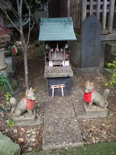 馬橋稲荷神社の末社・摂社