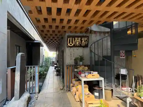 仙行寺の{uncategorized: "未分類", other: "その他", undefined: "問題あり", building: "その他建物", grave: "お墓", sacred_gate: "鳥居", guardian: "狛犬", statue: "像", buddha: "仏像", history: "歴史", nature: "自然", garden: "庭園", animal: "動物", pagoda: "塔", temizu: "手水舎", mountain_gate: "山門・神門", sanctuary: "本殿・本堂", subordinate: "末社・摂社", art: "芸術", scenery: "景色", jizo: "地蔵", ema: "絵馬", goshuin: "御朱印", omikuji: "おみくじ", items: "授与品その他", amulet: "お守り", goshuincho: "御朱印帳", eats: "食事", festival: "お祭り", votive_dance: "神楽", shichigosan: "七五三参", wedding: "結婚式", experience: "体験その他", initially: "初詣", around: "周辺", anti_infection: "感染症対策"}