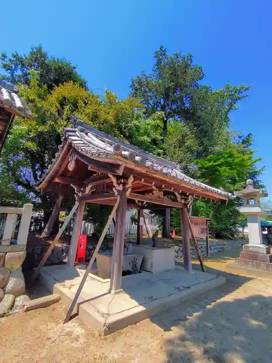 白山社(前飛保町)の手水舎