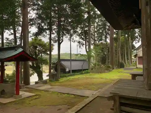 稲荷六所神社の庭園