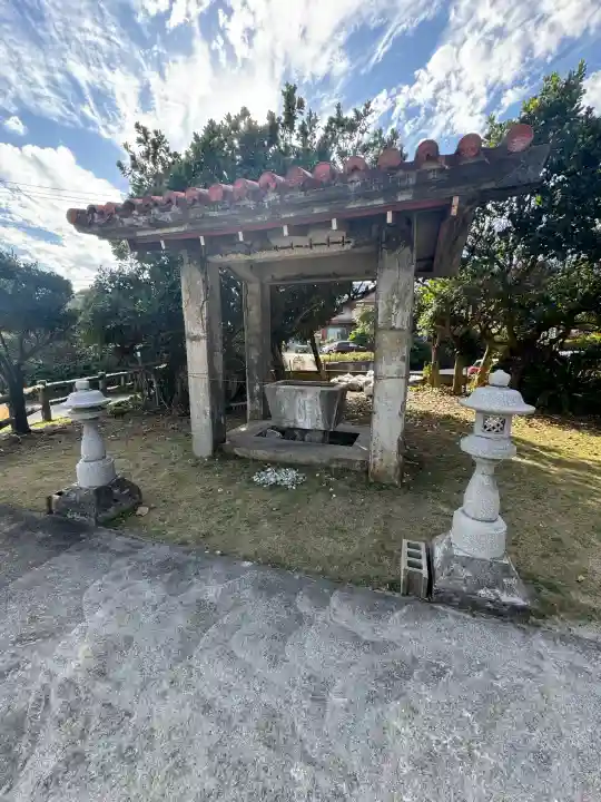 大主神社の{uncategorized: "未分類", other: "その他", undefined: "問題あり", building: "その他建物", grave: "お墓", sacred_gate: "鳥居", guardian: "狛犬", statue: "像", buddha: "仏像", history: "歴史", nature: "自然", garden: "庭園", animal: "動物", pagoda: "塔", temizu: "手水舎", mountain_gate: "山門・神門", sanctuary: "本殿・本堂", subordinate: "末社・摂社", art: "芸術", scenery: "景色", jizo: "地蔵", ema: "絵馬", goshuin: "御朱印", omikuji: "おみくじ", items: "授与品その他", amulet: "お守り", goshuincho: "御朱印帳", eats: "食事", festival: "お祭り", votive_dance: "神楽", shichigosan: "七五三参", wedding: "結婚式", experience: "体験その他", initially: "初詣", around: "周辺", anti_infection: "感染症対策"}