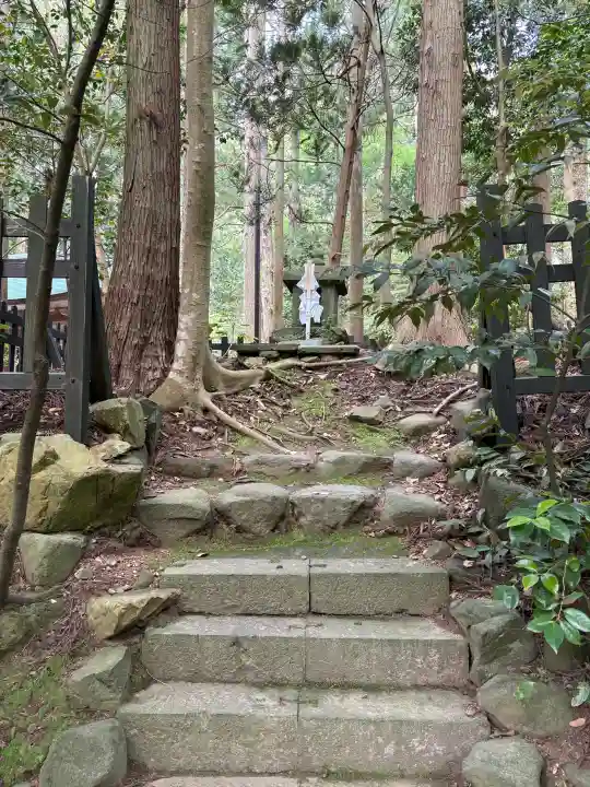 彌彦神社の{uncategorized: "未分類", other: "その他", undefined: "問題あり", building: "その他建物", grave: "お墓", sacred_gate: "鳥居", guardian: "狛犬", statue: "像", buddha: "仏像", history: "歴史", nature: "自然", garden: "庭園", animal: "動物", pagoda: "塔", temizu: "手水舎", mountain_gate: "山門・神門", sanctuary: "本殿・本堂", subordinate: "末社・摂社", art: "芸術", scenery: "景色", jizo: "地蔵", ema: "絵馬", goshuin: "御朱印", omikuji: "おみくじ", items: "授与品その他", amulet: "お守り", goshuincho: "御朱印帳", eats: "食事", festival: "お祭り", votive_dance: "神楽", shichigosan: "七五三参", wedding: "結婚式", experience: "体験その他", initially: "初詣", around: "周辺", anti_infection: "感染症対策"}