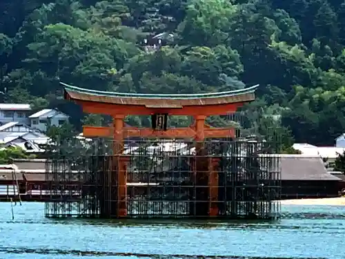 厳島神社の鳥居