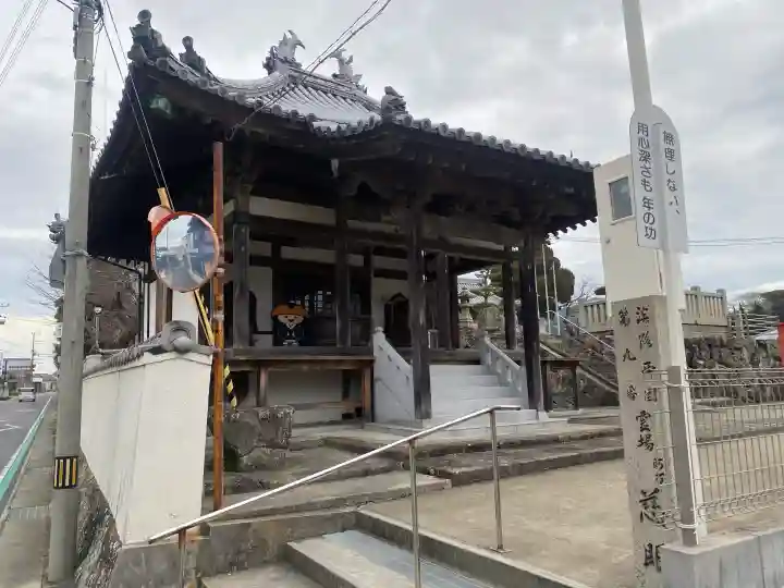 萬勝寺の{uncategorized: "未分類", other: "その他", undefined: "問題あり", building: "その他建物", grave: "お墓", sacred_gate: "鳥居", guardian: "狛犬", statue: "像", buddha: "仏像", history: "歴史", nature: "自然", garden: "庭園", animal: "動物", pagoda: "塔", temizu: "手水舎", mountain_gate: "山門・神門", sanctuary: "本殿・本堂", subordinate: "末社・摂社", art: "芸術", scenery: "景色", jizo: "地蔵", ema: "絵馬", goshuin: "御朱印", omikuji: "おみくじ", items: "授与品その他", amulet: "お守り", goshuincho: "御朱印帳", eats: "食事", festival: "お祭り", votive_dance: "神楽", shichigosan: "七五三参", wedding: "結婚式", experience: "体験その他", initially: "初詣", around: "周辺", anti_infection: "感染症対策"}
