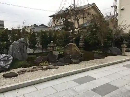 越中稲荷神社の庭園