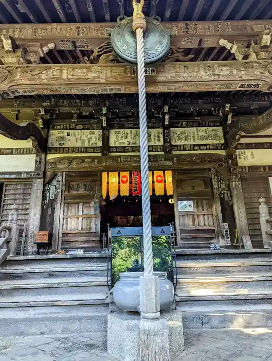 宝戒寺の本殿・本堂