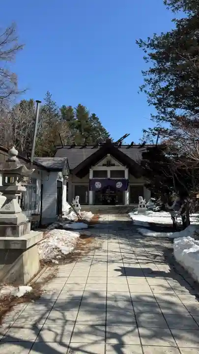 南豪神社の{uncategorized: "未分類", other: "その他", undefined: "問題あり", building: "その他建物", grave: "お墓", sacred_gate: "鳥居", guardian: "狛犬", statue: "像", buddha: "仏像", history: "歴史", nature: "自然", garden: "庭園", animal: "動物", pagoda: "塔", temizu: "手水舎", mountain_gate: "山門・神門", sanctuary: "本殿・本堂", subordinate: "末社・摂社", art: "芸術", scenery: "景色", jizo: "地蔵", ema: "絵馬", goshuin: "御朱印", omikuji: "おみくじ", items: "授与品その他", amulet: "お守り", goshuincho: "御朱印帳", eats: "食事", festival: "お祭り", votive_dance: "神楽", shichigosan: "七五三参", wedding: "結婚式", experience: "体験その他", initially: "初詣", around: "周辺", anti_infection: "感染症対策"}