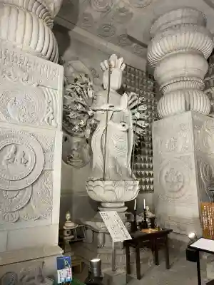 南法華寺（壷阪寺）の{uncategorized: "未分類", other: "その他", undefined: "問題あり", building: "その他建物", grave: "お墓", sacred_gate: "鳥居", guardian: "狛犬", statue: "像", buddha: "仏像", history: "歴史", nature: "自然", garden: "庭園", animal: "動物", pagoda: "塔", temizu: "手水舎", mountain_gate: "山門・神門", sanctuary: "本殿・本堂", subordinate: "末社・摂社", art: "芸術", scenery: "景色", jizo: "地蔵", ema: "絵馬", goshuin: "御朱印", omikuji: "おみくじ", items: "授与品その他", amulet: "お守り", goshuincho: "御朱印帳", eats: "食事", festival: "お祭り", votive_dance: "神楽", shichigosan: "七五三参", wedding: "結婚式", experience: "体験その他", initially: "初詣", around: "周辺", anti_infection: "感染症対策"}