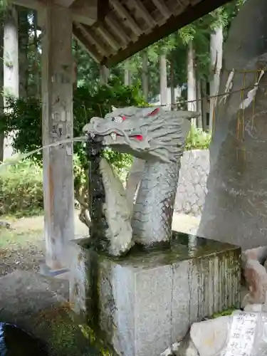 八海山尊神社の手水舎
