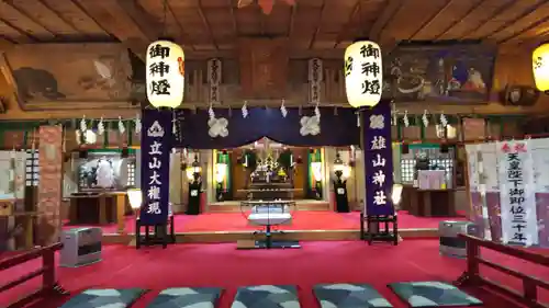 雄山神社中宮祈願殿の本殿・本堂
